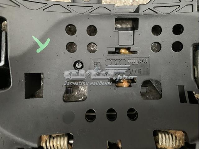 Держатель наружной ручки двери, передней левой 8W01837811A VAG