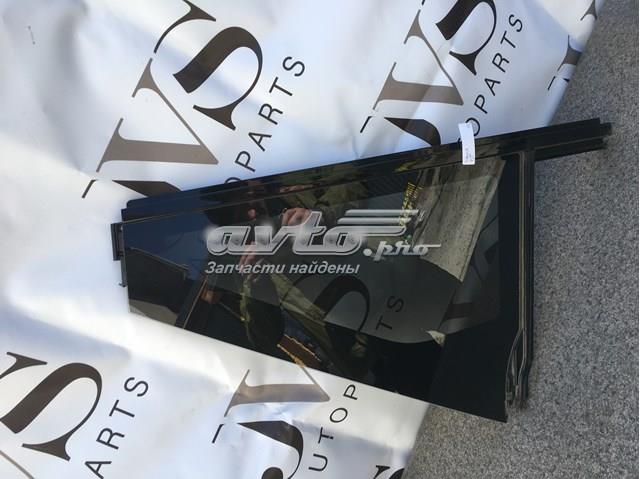 Задняя форточка правая LR034313 LAND ROVER