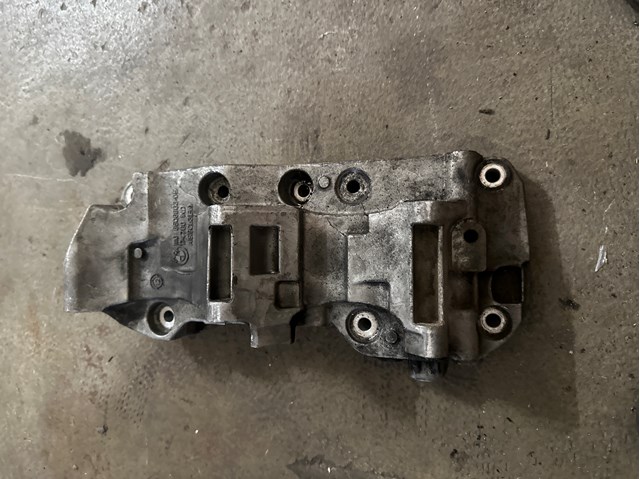 Кронштейн компрессора кондиционера 11168506863 BMW