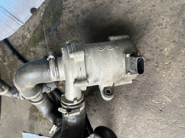 Насос водяной 11517597715 BMW