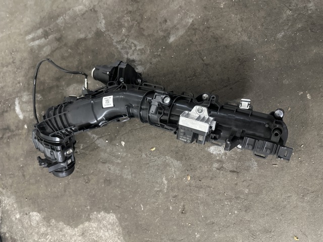 Впускной коллектор 11618513655 BMW