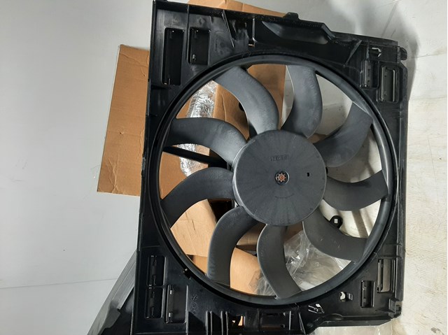Диффузор радиатора охлаждения, в сборе с мотором и крыльчаткой 17427647652