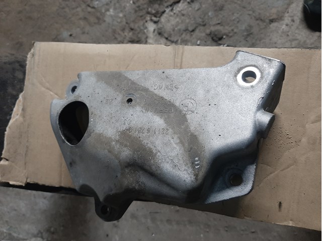 Кронштейн подушки (опоры) двигателя, левой 22116781241 BMW