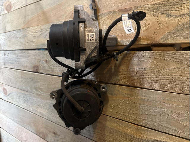 Подушка двигателя 22116850220 BMW
