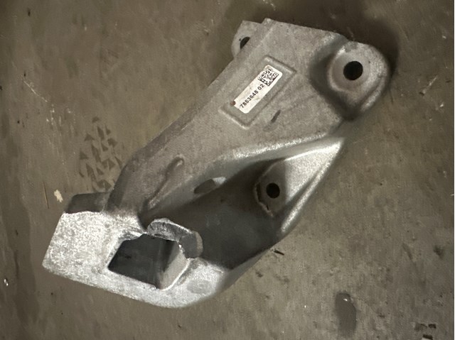 BMW 22117853648 Кронштейн подушки (опоры) двигателя правой в наличии Кривой Рог