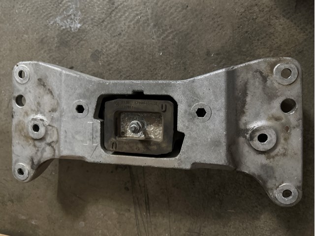 Балка крепления коробки передач 22316781222 BMW