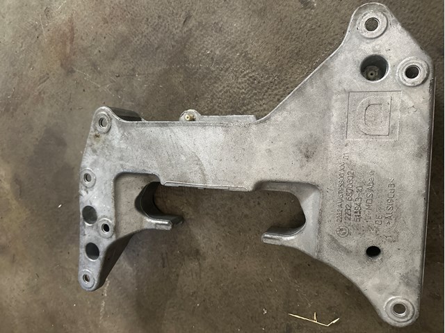 Крепление коробки передач 22326795800 BMW