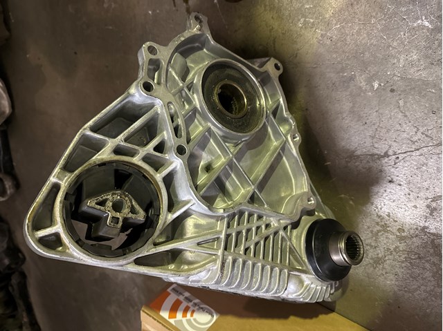 Коробка раздаточная в сборе 27108643151 BMW