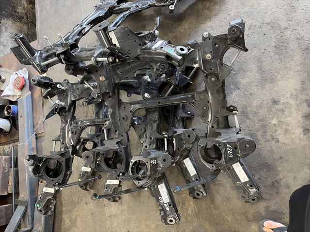 Крабобалка передней подвески 31106884852 BMW