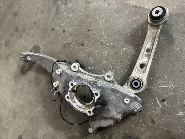 Рычаг передний нижний левый 31126777743 BMW