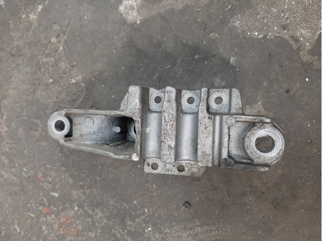 Хомут крепления втулки стабилизатора, переднего 31356884012 BMW