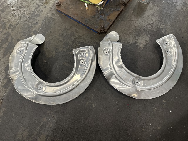 34106878312 BMW Защита тормозного диска переднего правого купить в Винница