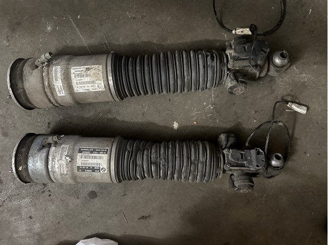 Пневмоподушка/пневморессора моста заднего 37106858812 BMW