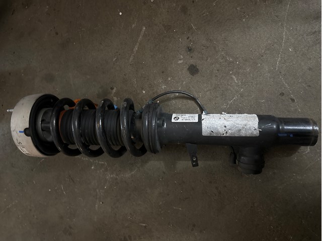 Амортизатор передний левый 37116875083 BMW