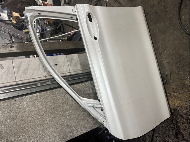 Водительская дверь 41517423699 BMW