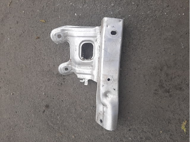 Кронштейн усилителя переднего бампера 51117289909 BMW