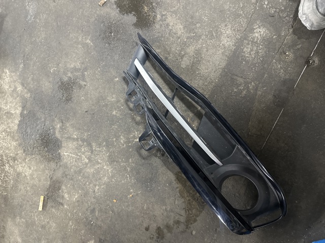 Решетка переднего бампера, правая 51117396888 BMW