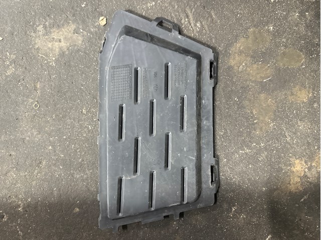 Молдинг решетки переднего бампера, правый 51118098666 BMW