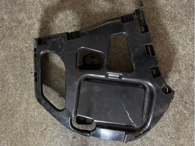 Левый кронштейн заднего бампера 51127285533 BMW