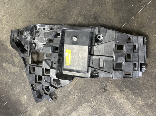 Кронштейн бампера заднего, внешний левый 51128069247 BMW