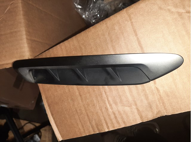 Молдинг переднего левого крыла 51137461075 BMW