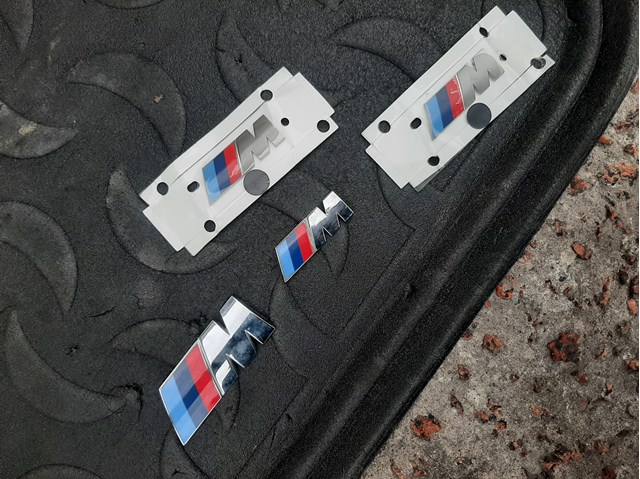 Эмблема капота 51148058881 BMW