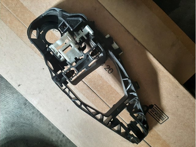 Держатель наружной ручки двери, передней правой 51219881776 BMW