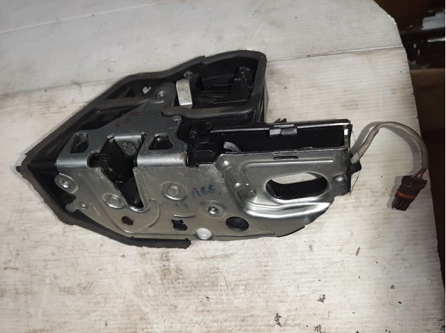Замок двери задней левой 51227167587 BMW