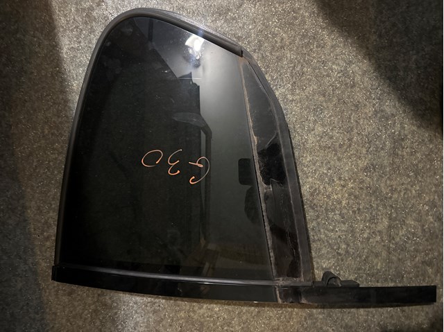 Стекло-форточка двери, задней, левой 51357387455 BMW