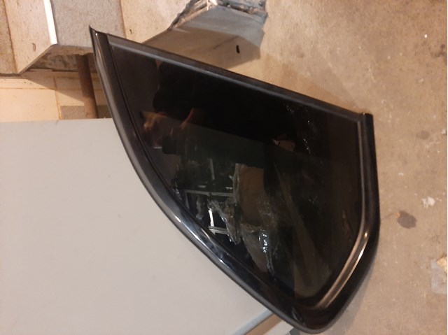 Стукло багажника, правое 51377305772 BMW