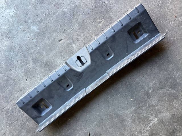 Накладка перегородки 51477221868 BMW