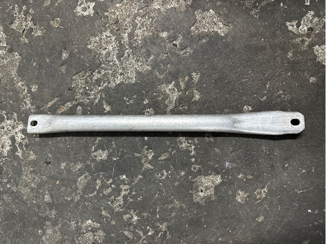Распорка передних стоек подвески правая 51717180316 BMW