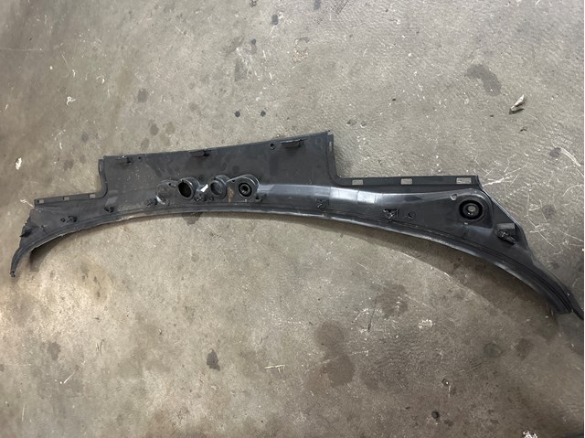 Решетка дворников 51717206135 BMW