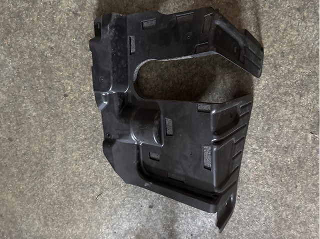 Защитный кожух рулевого механизма 51717424918 BMW