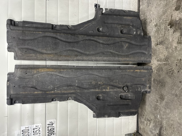 Защита днища, правая 51759498268 BMW