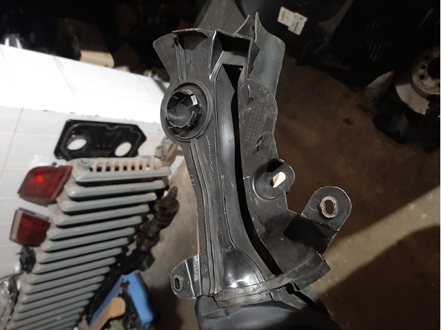 51767349602 BMW Уплотнитель капота купить в Киев