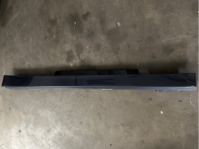 Накладка наружняя (молдинг) порога, правый 51777285786 BMW
