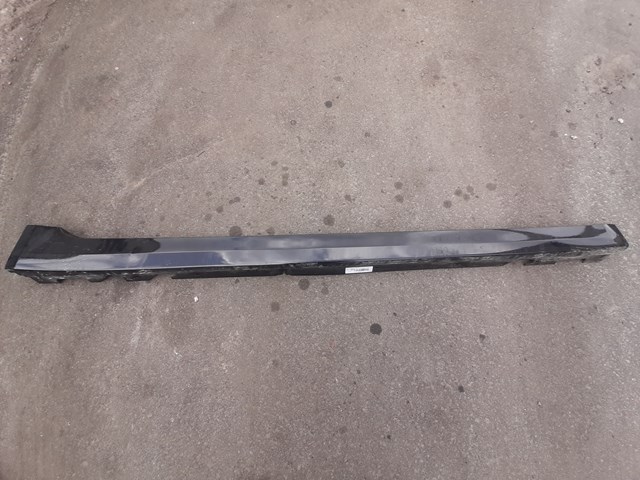Накладка наружняя (молдинг) порога, правый 51777387338 BMW
