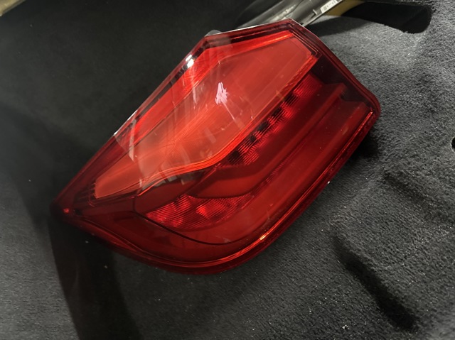 Фонарь задний левый, внешний 63217376463 BMW
