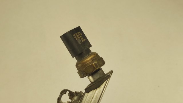 Датчик давления топлива 03C906051A VAG
