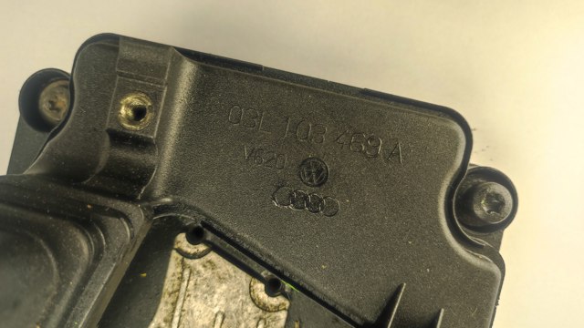 03L103469A VAG Клапанная крышка купить в Черновцы