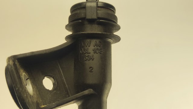 03L103634 VAG Направляющая щупа-индикатора уровня масла в двигателе купить в Каменское