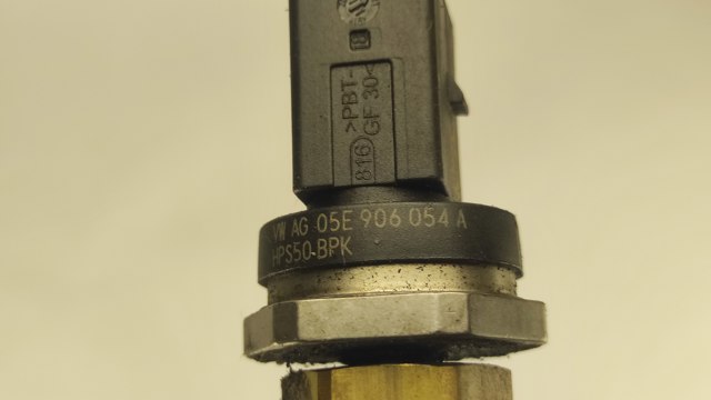 Датчик давления топлива 05E906054A VAG