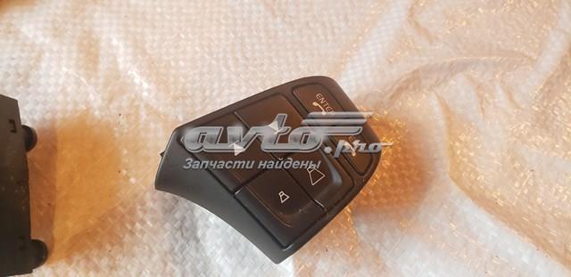 Блок кнопочных переключателей рулевого колеса 30739640 VOLVO