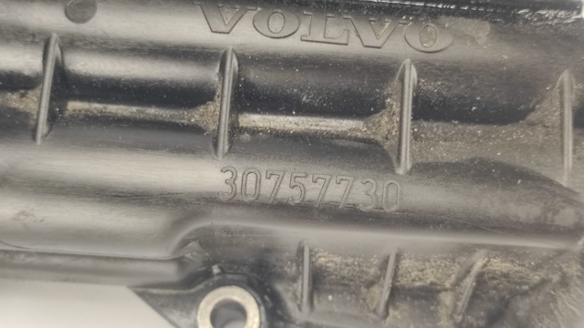 VOLVO 30757730 Корпус масляного фильтра в наличии Ирпень