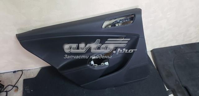 Карточки обшивки задней двери правой 3C9867211 VAG