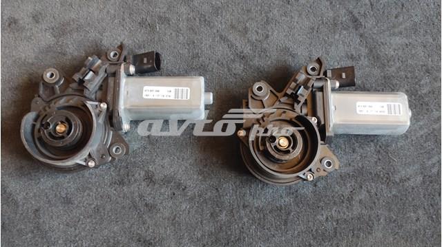 Мотор-привод откр/закр. замка двери, задней, левой 4F0837059 VAG