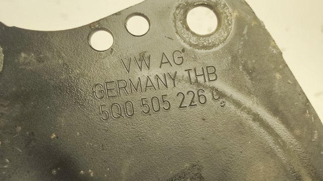 VAG 5Q0505226C Рычаг (тяга) задней подвески продольный нижний правый в наличии Черновцы