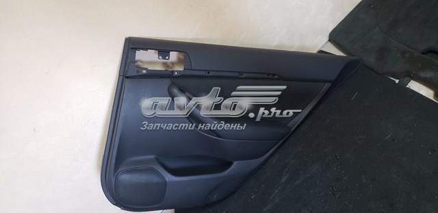 Обшивка (облицовка) внутренняя двери задней правой 6701005140B0 TOYOTA