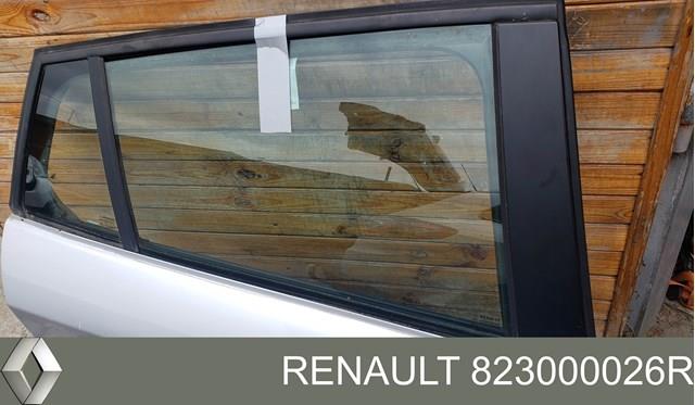 Стекло задней правой двери 823000026R RENAULT
